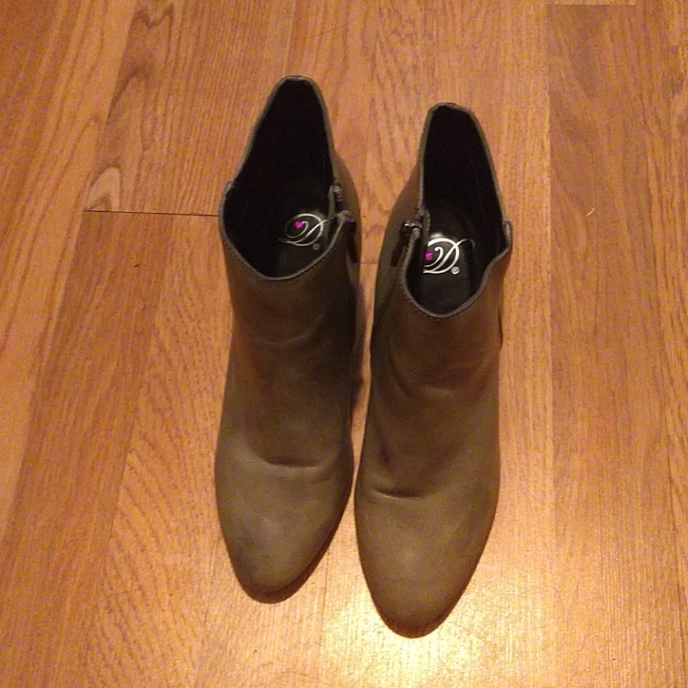 Booties - Picture 5 of 7